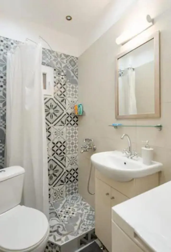 Private Pristine Balcony Home- Heart Of The Center Thessaloniki